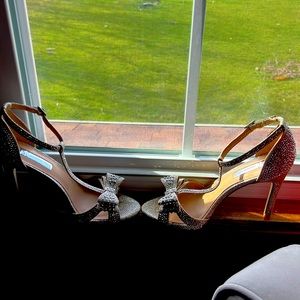 INC BEAUTIFUL BOW HEELS worn 1 flaw as shown in the video